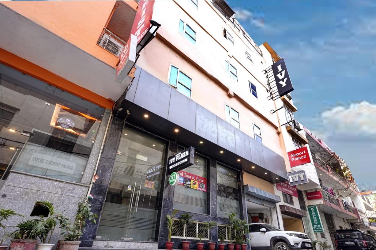 Hotel Ivy Plaza Near Igi Airport Új-Delhi Kültér fotó