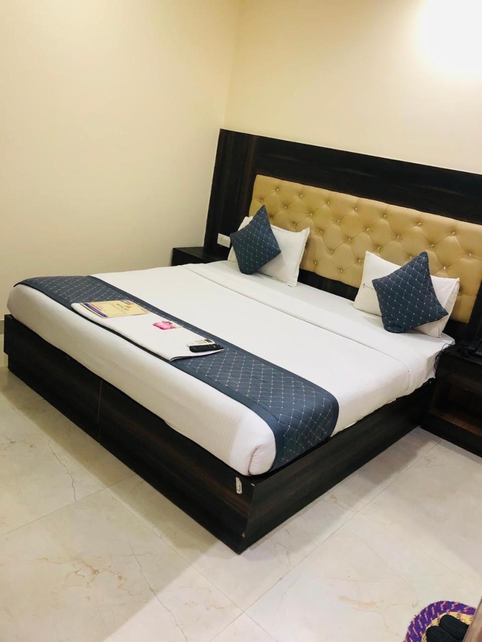 Hotel Ivy Plaza Near Igi Airport Új-Delhi Kültér fotó
